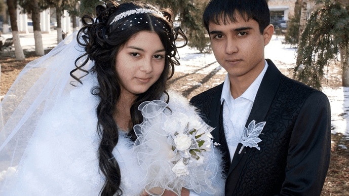 «Брак в 14 и демонстрация «чести невесты». Что делают с цыганкой в день свадьбы